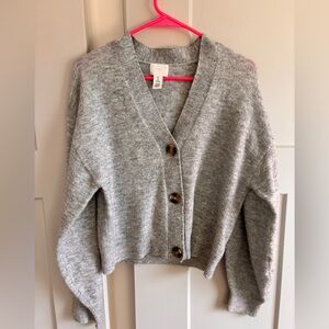H&M cropped v neck cardigan with buttons, good condition, size S